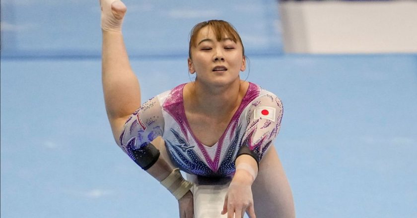 Japon kadın jimnastik takımının kaptanı Miyata, sigara içtiği için olimpiyatlardan men edildi