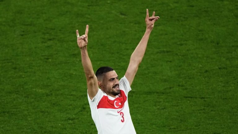 UEFA, “gri kurt” işareti nedeniyle Merih Demiral’e 2 maç ceza verdi.