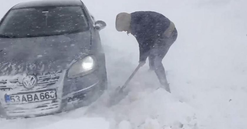 Artvin’de yoğun kar yağışı: sürücüler zor anlar yaşadı