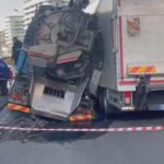 Güngören'de yol çöktü; 2 TIR hendeğe düştü! O anlar güvenlik kamerasına yansıdı