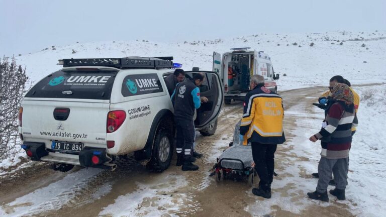 Umke ekibi köyde hapsolmuş hastaya ulaştı