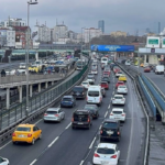 İstanbul’da haftanın ilk günü durdu.