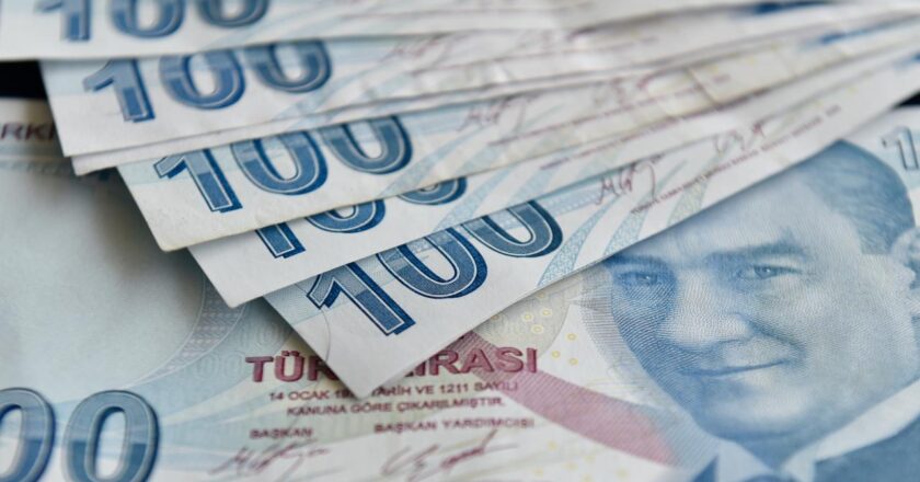 Tüccarlara ve zanaatkârlara 615,4 milyar TL kredi verildi