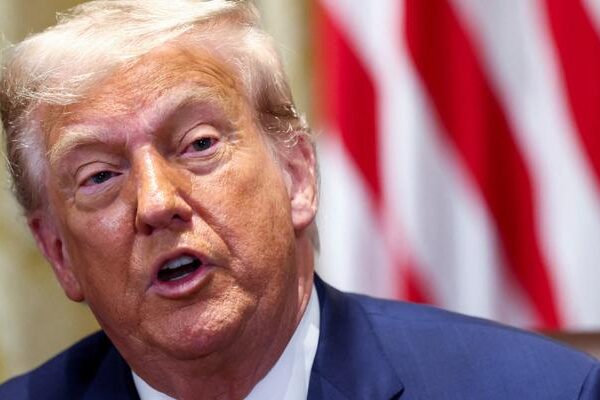Trump’tan Rusya için zor sözler: “Putin’den memnun değilim, ceza vereceğiz”