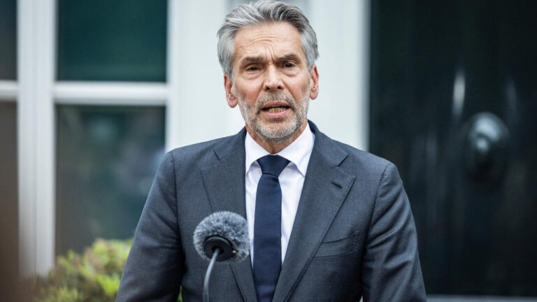 Hollanda Başbakanı: Devlet bakanlarının istifasını saygıyla karşılıyoruz, ancak üzgünüz