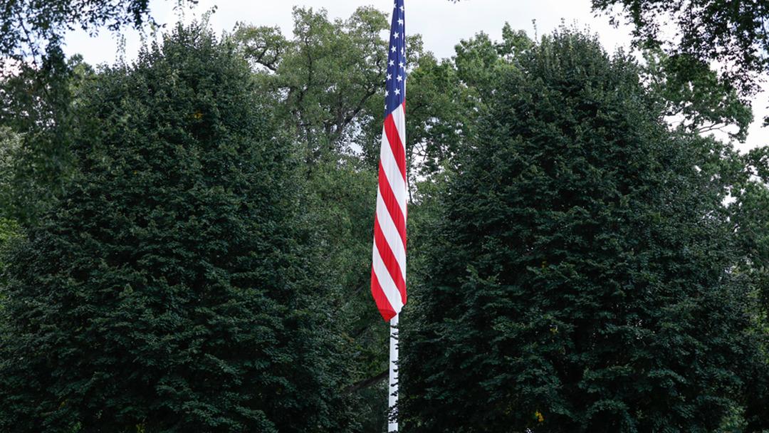 Charlie Kirk 2'nin suikastı nedeniyle ülke çapında Amerikan bayrakları