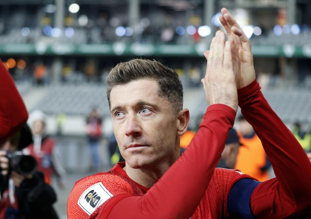Şampiyondan Barcelona'ya kötü haber! Polonyalı forvet Lewandowski'nin sol uyluk kasında yırtık olduğu belirlendi... 2