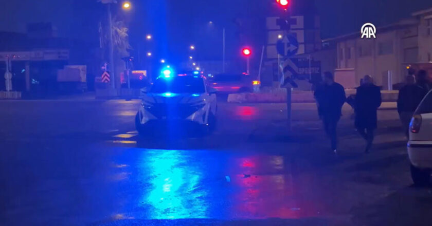 Kavşakta meydana gelen korkunç kazada 1 ölü, 6 yaralı!